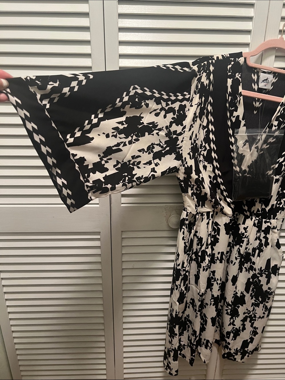 #1984**CAbi Black and White Abstract Floral Romper - Picture 4 of 13